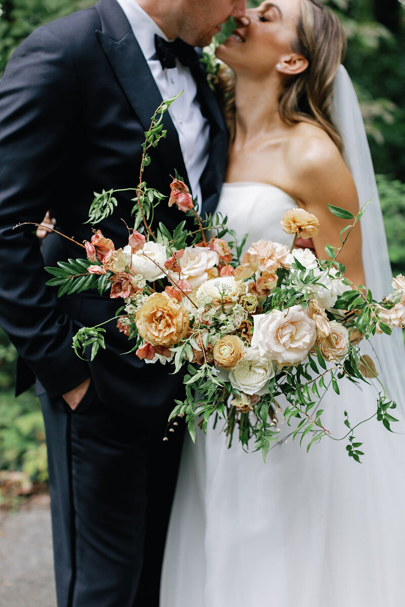 rosemary-and-finch-wedding-bouquet