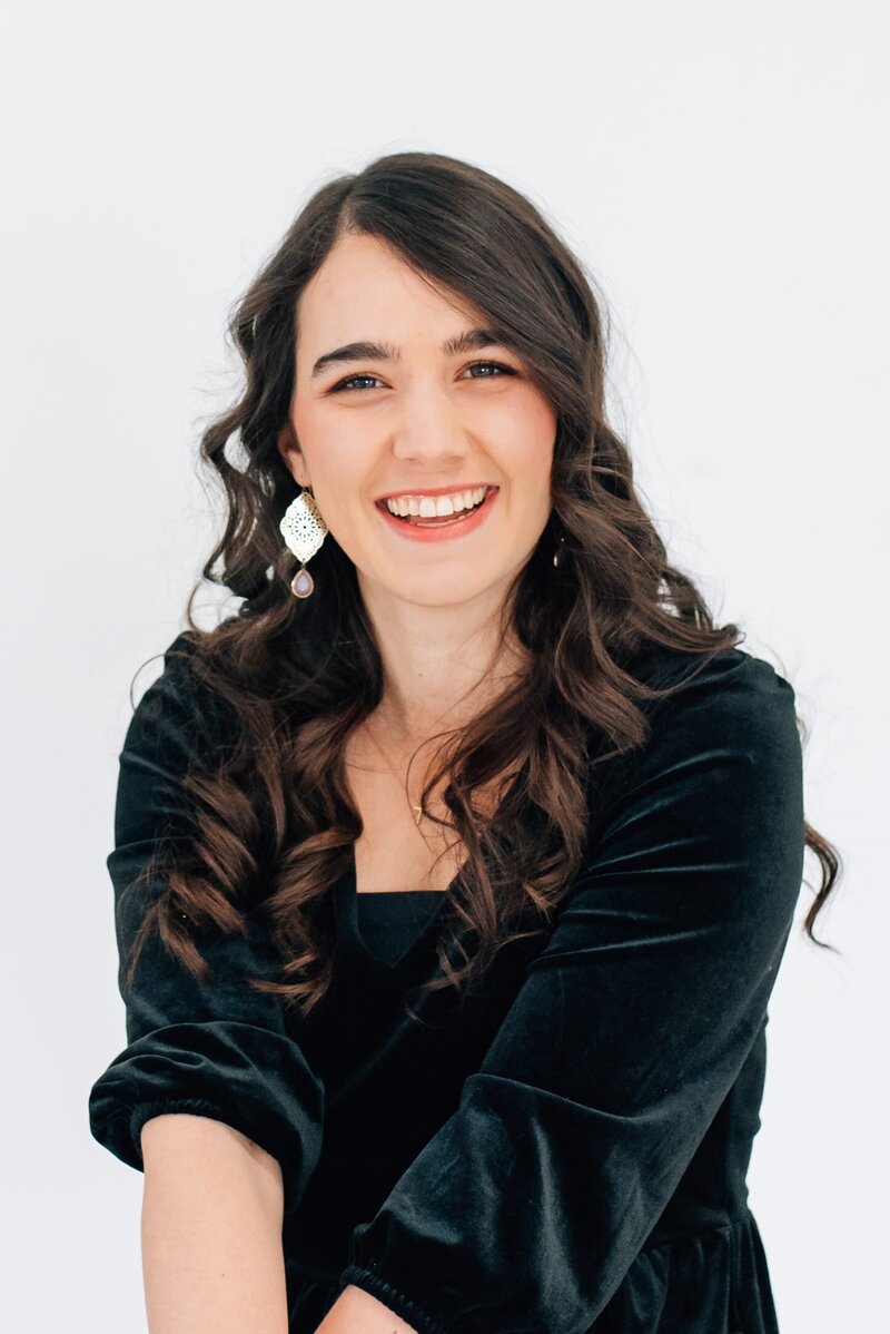 Coeur d'Alene Wedding Photographer Sarah Noel smiles for a portrait profile in Downtown Coeur d'Alene Idaho 
