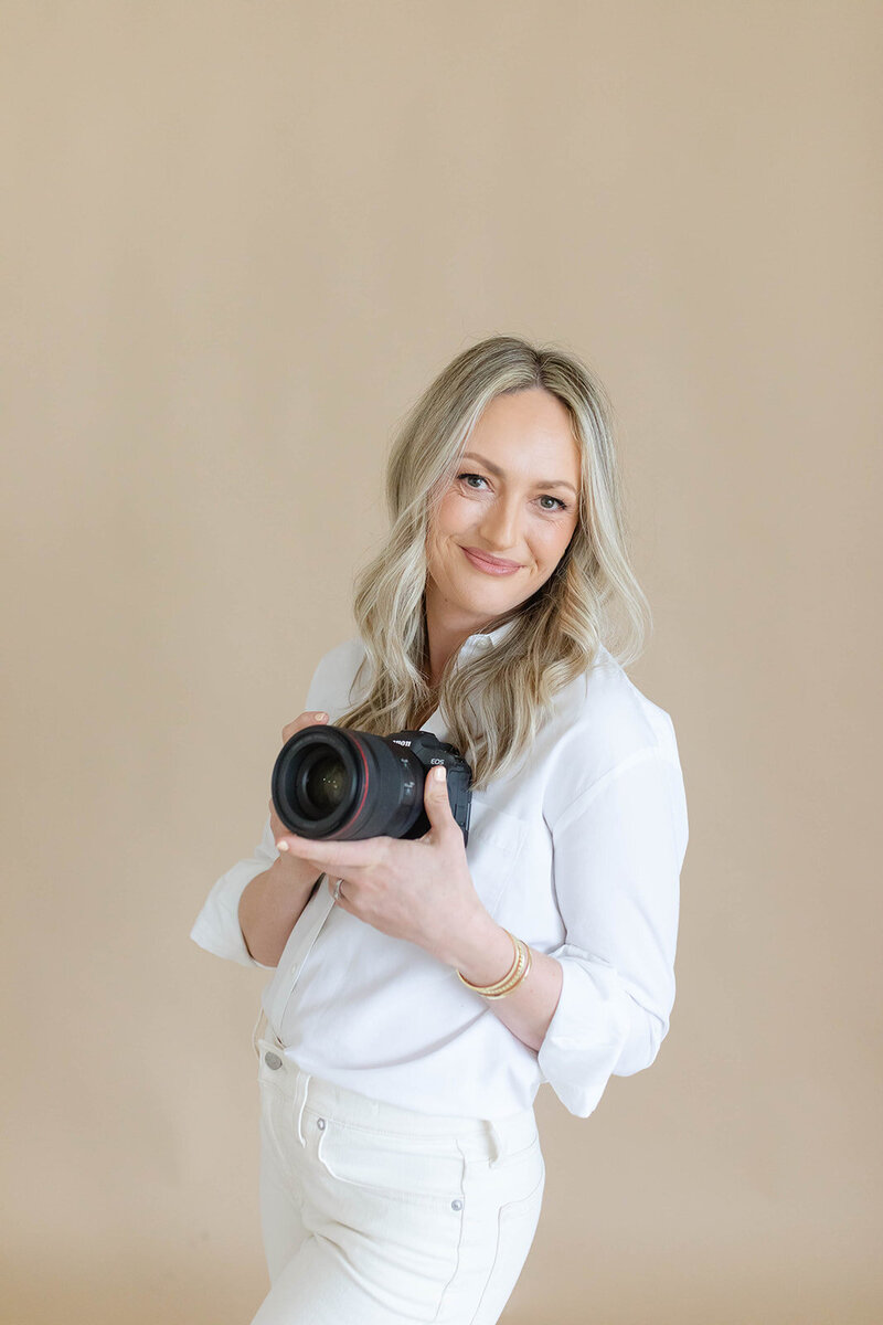 Lulus dress, photographer in vineyard