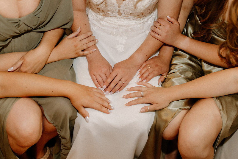 shane-nyah-wedding-ladies-taylorraephotofilm-124_websize