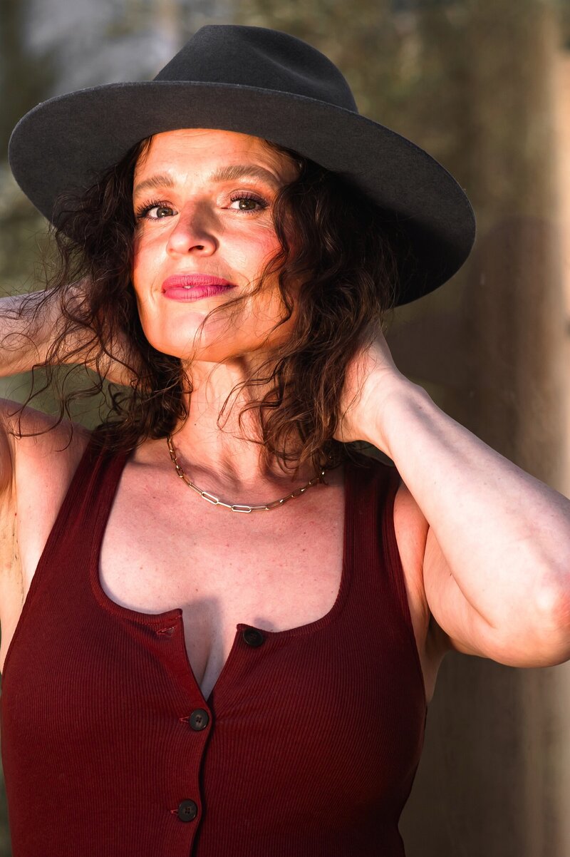Moodbild - Dana mit Hut