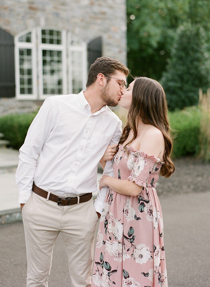 philadelphia-wedding-photographer-private-estate-engagement-shoot-laura-eddy-photography_0002