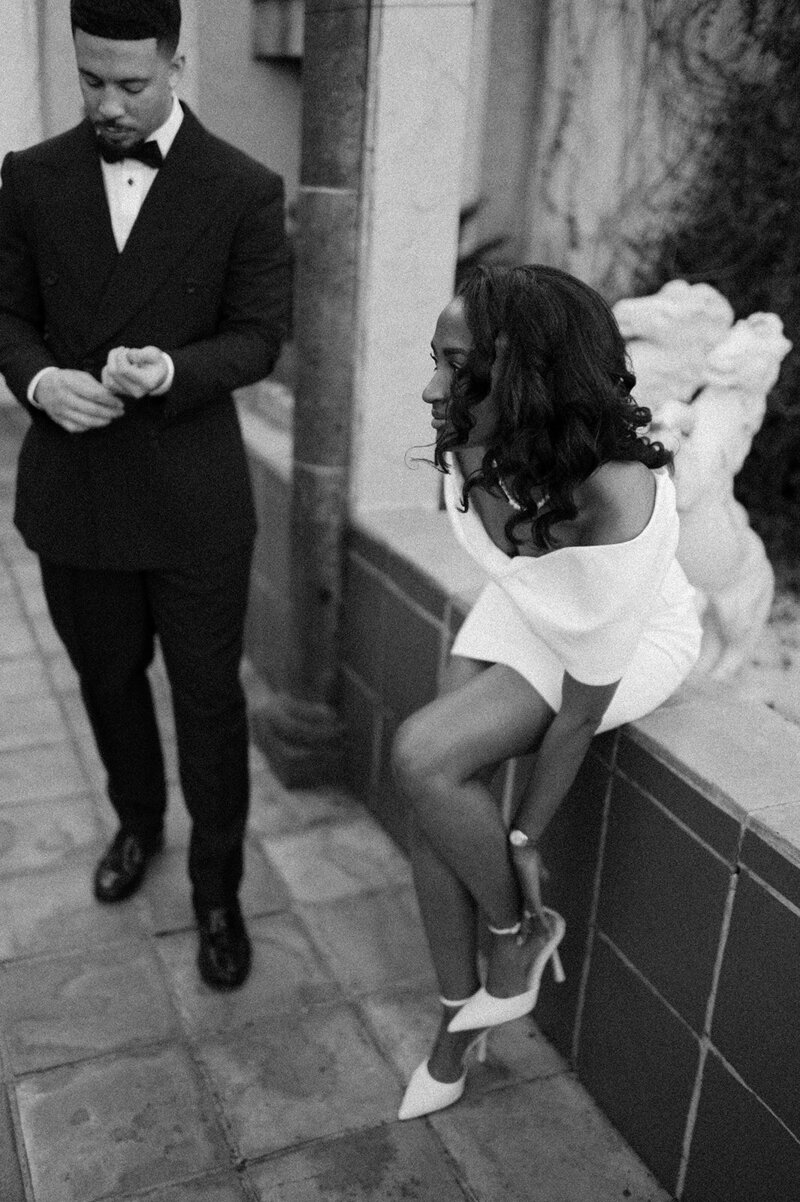 old-money-downtown-houston-engagement-photos_7479-2