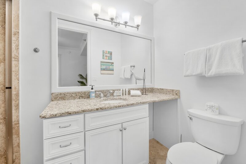 15-web-or-mls-118 Carillon Market St 102-22