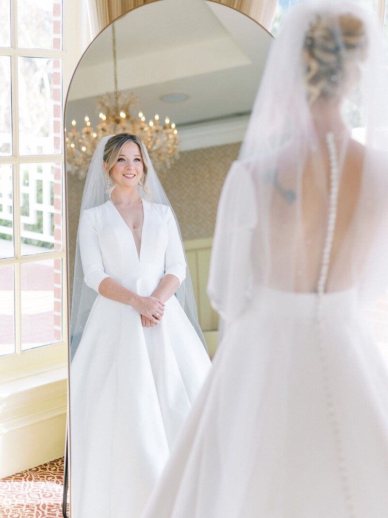 Leana Myra is a california and destination wedding photographer located in Santa Barbara Ca known for her romantic fine art and candid approach with a focus on feminine and fairytale weddings. 