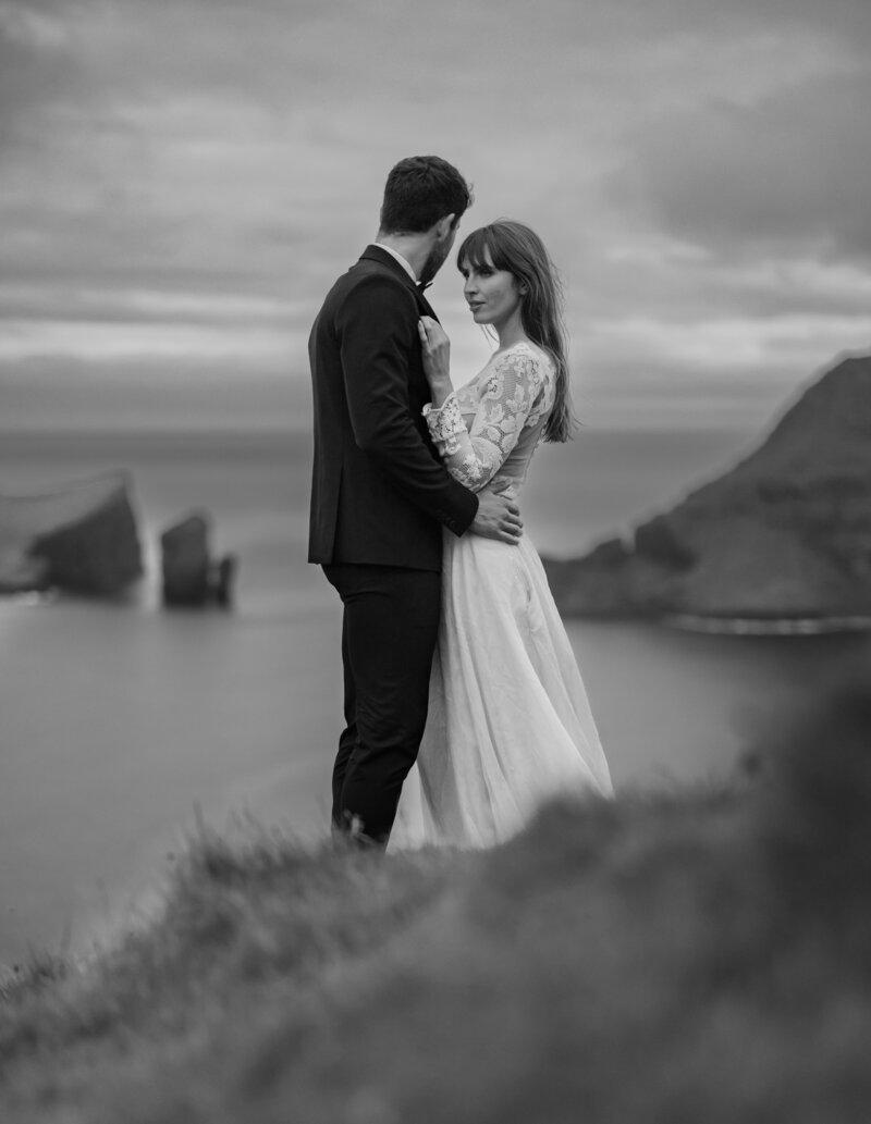 Adventure elopement in the Faroe Islands – first dance on cliffs above the ocean.