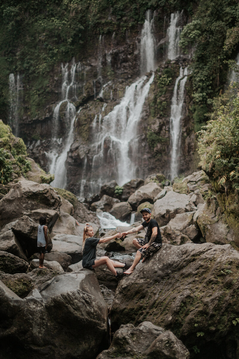 elopement devant la cascade langevin sur l'ile de la reunion