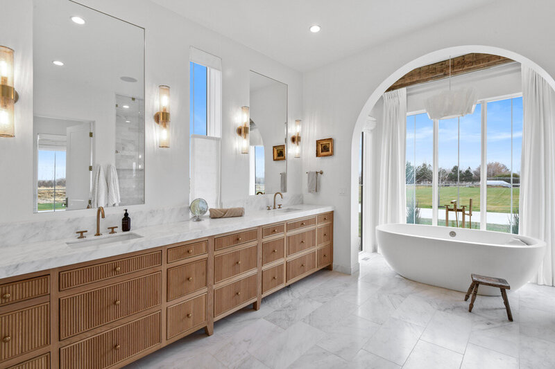 Luxury bathroom by Eagle Idaho luxury custom home builder and interior designer Thompson Homes