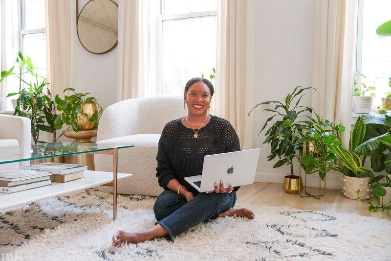 jacinta-gandy-smiling-sitting-on-rug-with-laptop-home-office-setup-personal-branding-photo-05