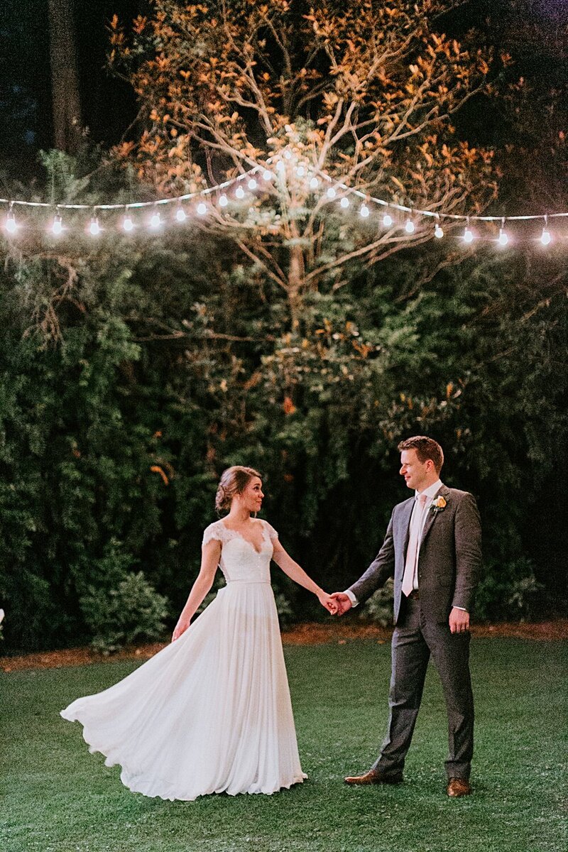 cafe-lighting-bride-groom