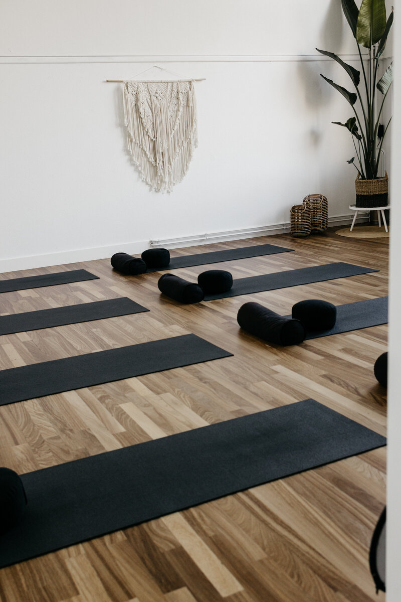 Yoga, yin yoga, yang yoga, relax, ontspanning, mind, body, bindweefsel, bewegen, vitaliteit, overspannen, burn-out, coach, coaching, burnoutcoach, bewustwording, leefstijl, gezond, gezondheid, den helder