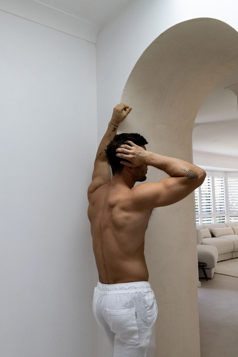 Client in recovery phase after personalized acupuncture session, focused on performance and injury prevention