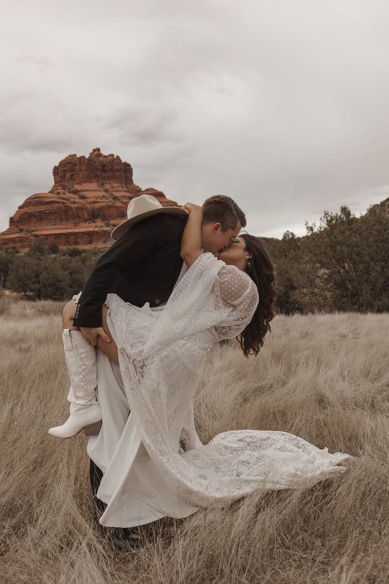 A beautiful modern boho elopement in Sedona