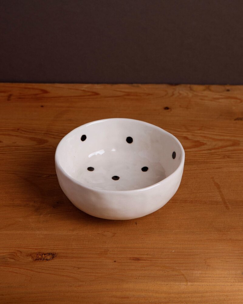 Dotty_Bowl_with_foot_angle_4_5