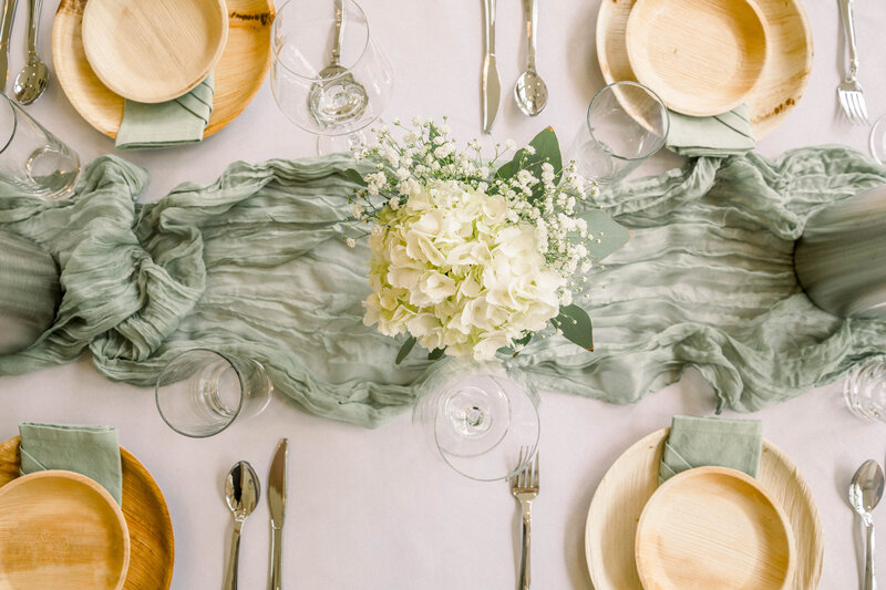 simple but elegant reception wedding decor