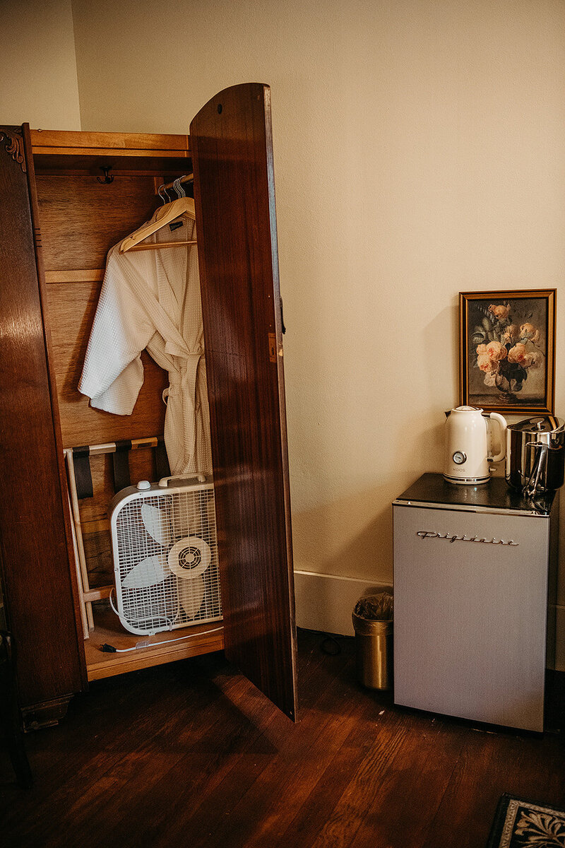 The Little Blanco Suite Queen Room 3