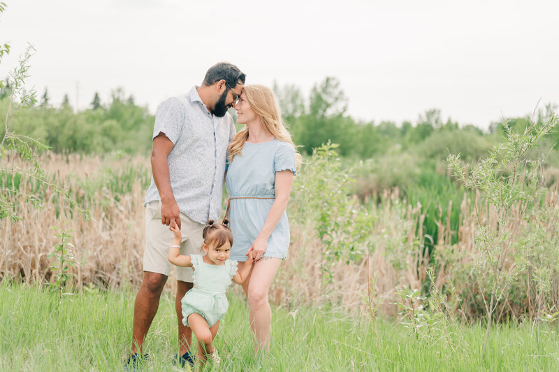 Summer Family Photoshoot Outfits Ideas