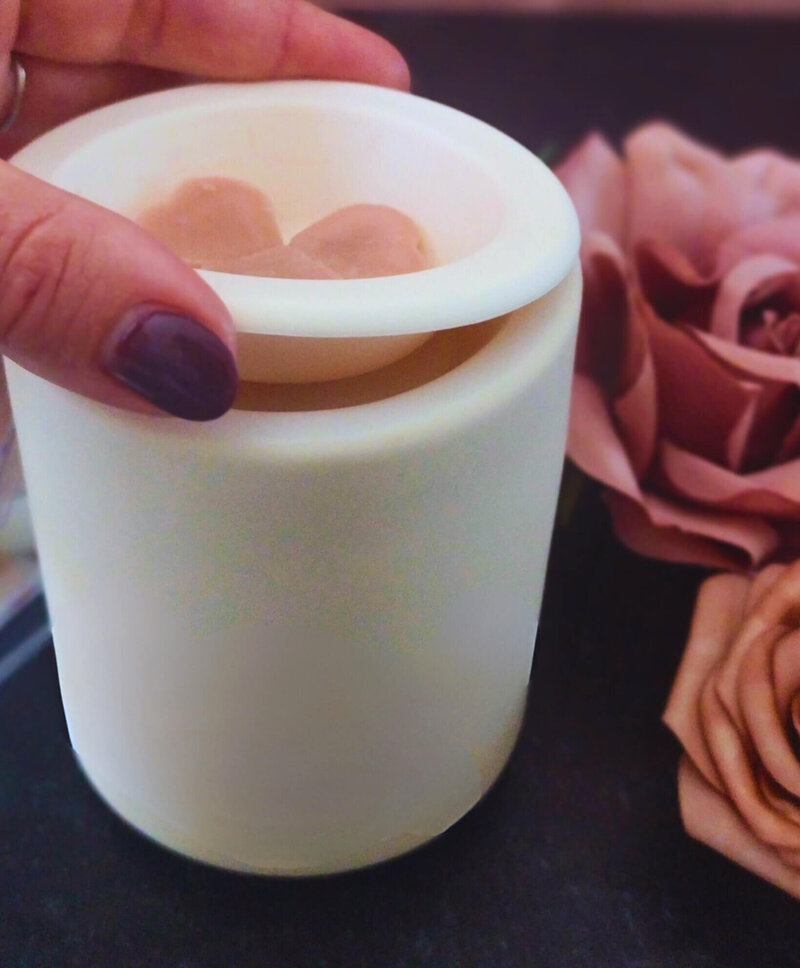 mini wax melter removable insert is clean and easy