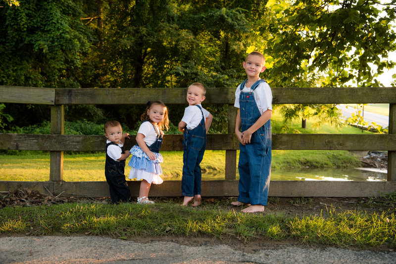 JandDstudio-outdoor-harrisburg-rustic-oneyearold-boy-kids (3)