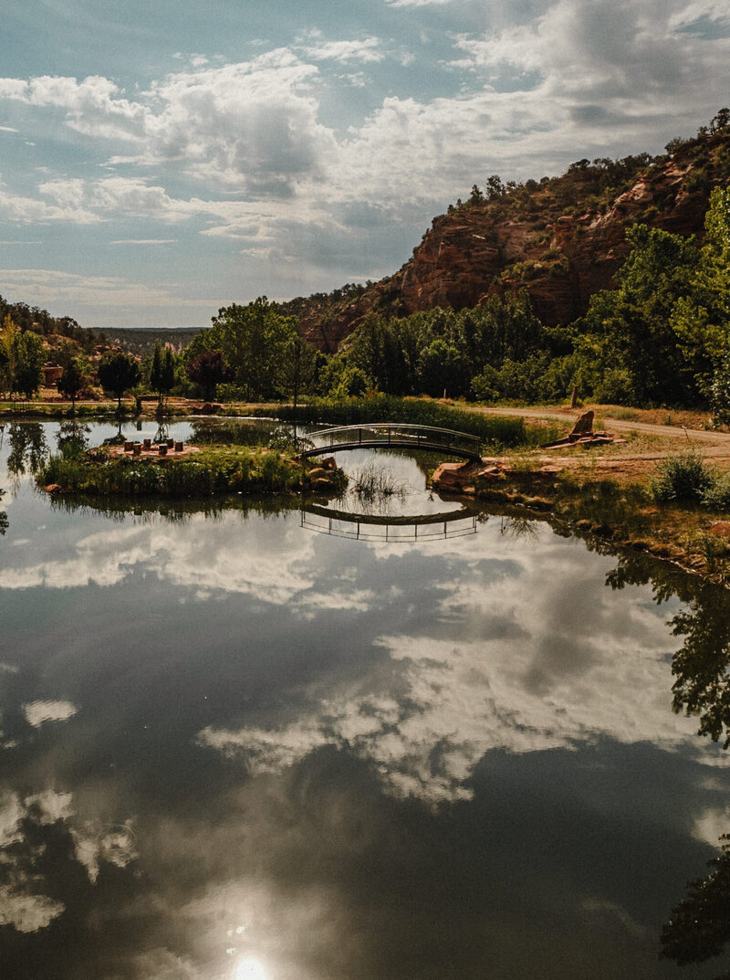 Utah Adventure Elopement_Kanab_UT_White Pocket and Peekaboo Slots_Cave Lakes Ranch Horses15