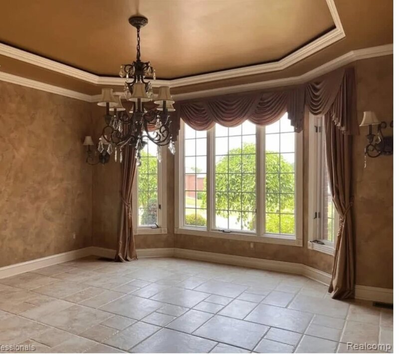 creekviewdiningroombefore