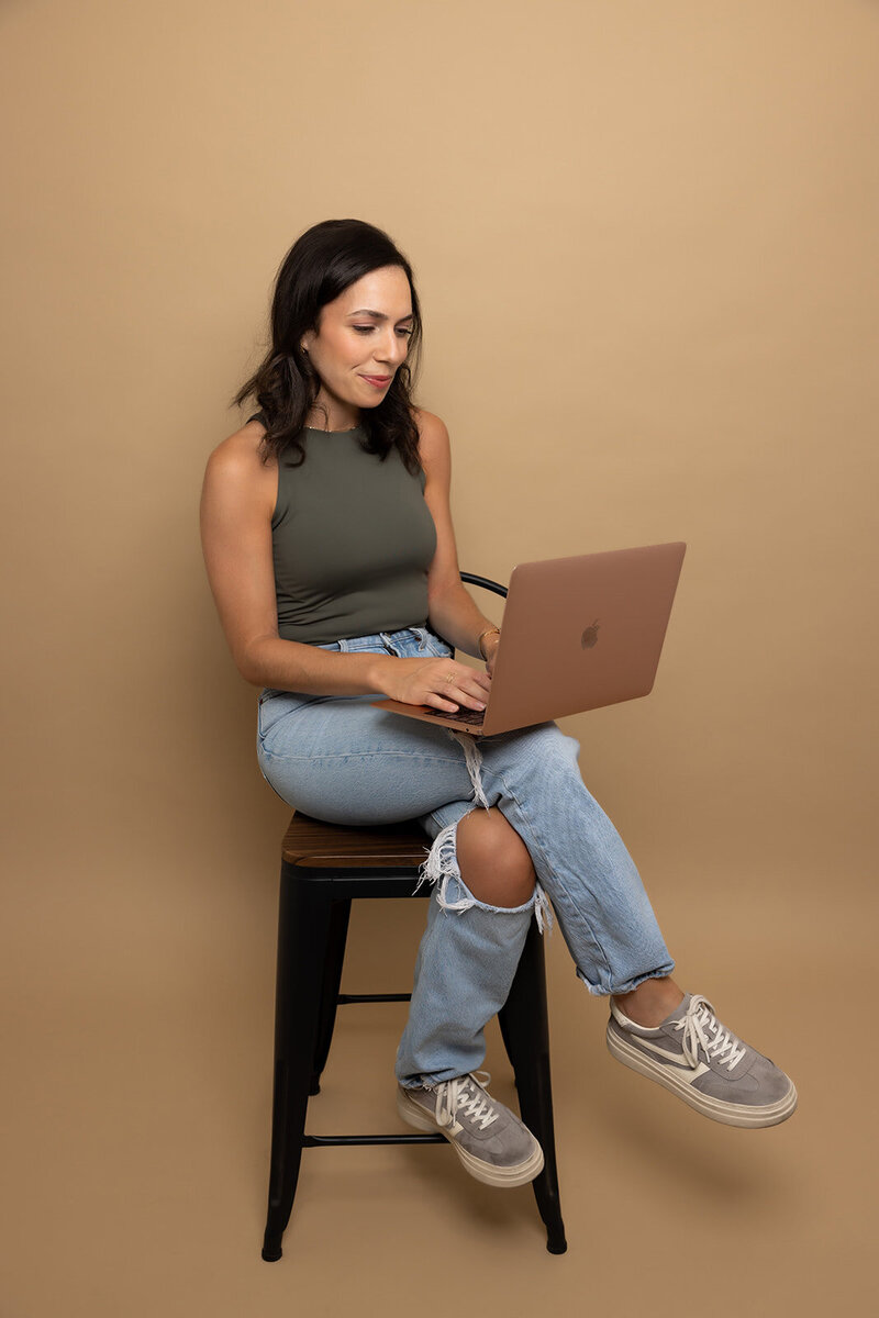Creative Desk is a Social Media and General Administrative support company serving business owners virtually from Phoenix, AZ.