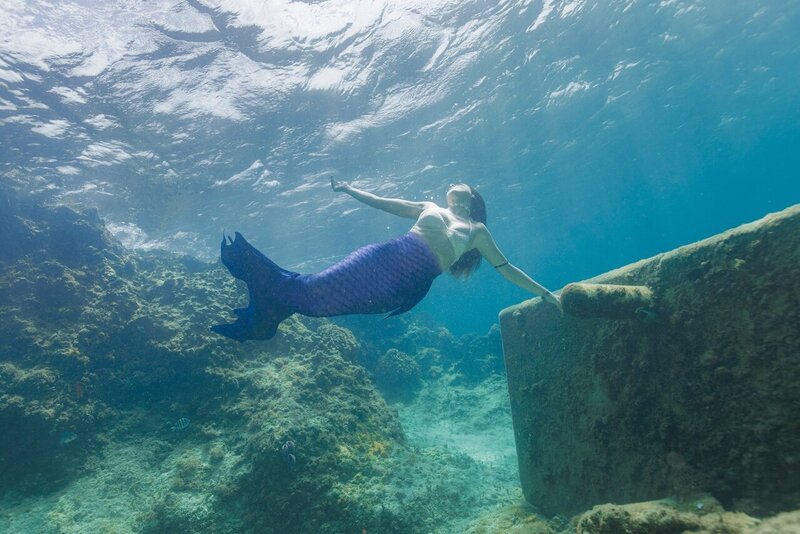 Lila offers her services in the Sayulita area teaching mermaid freediving which combines apnea work, and artistic swimming, also offering mermaid performances (in aquariums, birthdays, etc.)