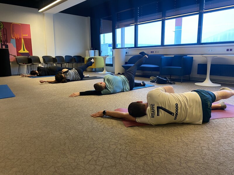 Pilates, Ernährungstraining und zyklusorientiertes Training in den Bezirken Mödling und Baden für ganzheitliches Wohlbefinden – sowie Fit im Büro: Dein Team-Training für mehr Gesundheit am Arbeitsplatz.