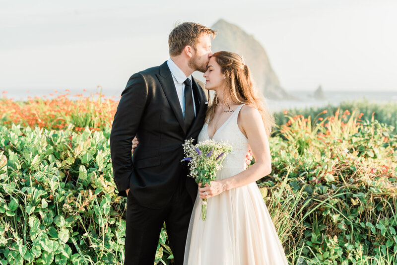 Cannon-Beach-Elopement-Photographer-34