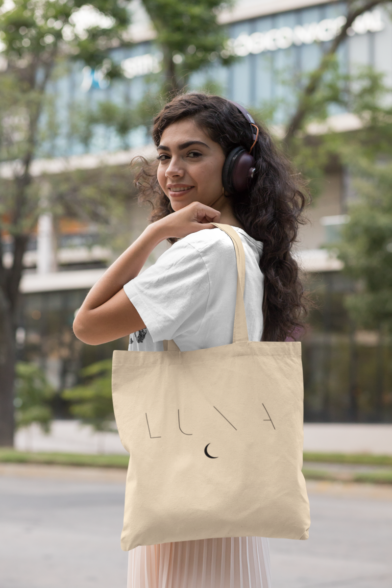 tote-bag-mockup-of-a-woman-with-headphones-in-the-city-29453