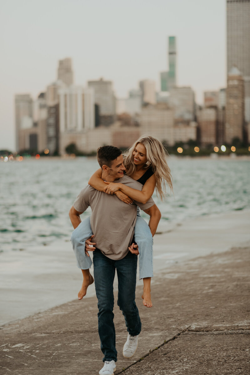 Couple alongside lake michigan in Chicago, Illinois