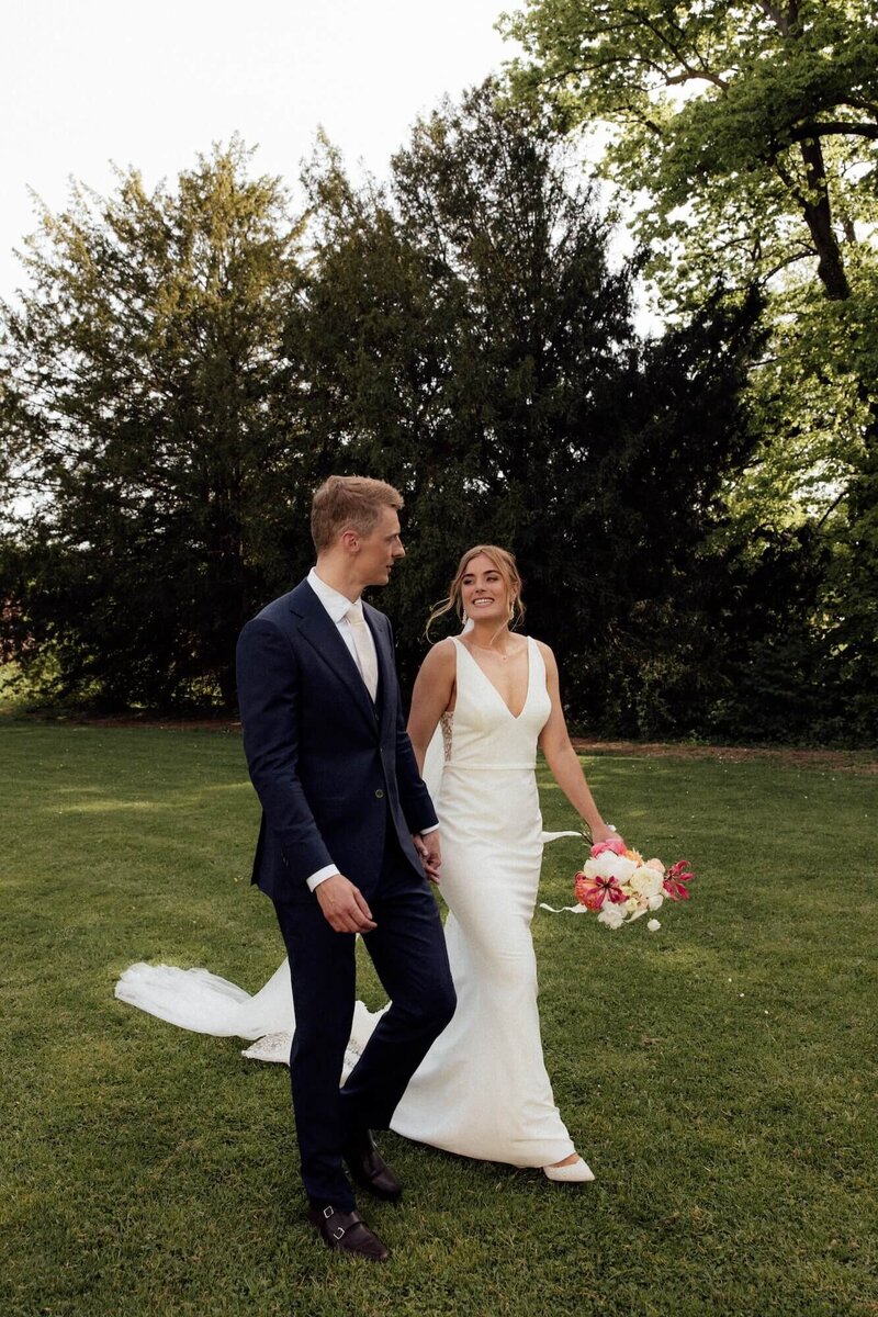 Bruidspaar op trouwfeest door Linda Photography - trouwfotograaf in Nederland