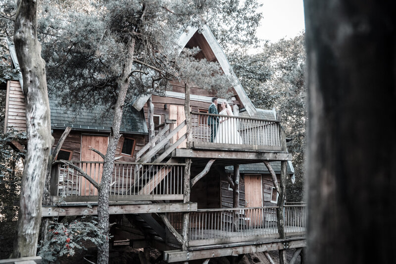 trouwen bij een boomhut in Reek Avontyr, Joyce Kruijzen trouwfotograaf, fotograaf voor jullie bruiloft, Schaijk, Heesch, Oss