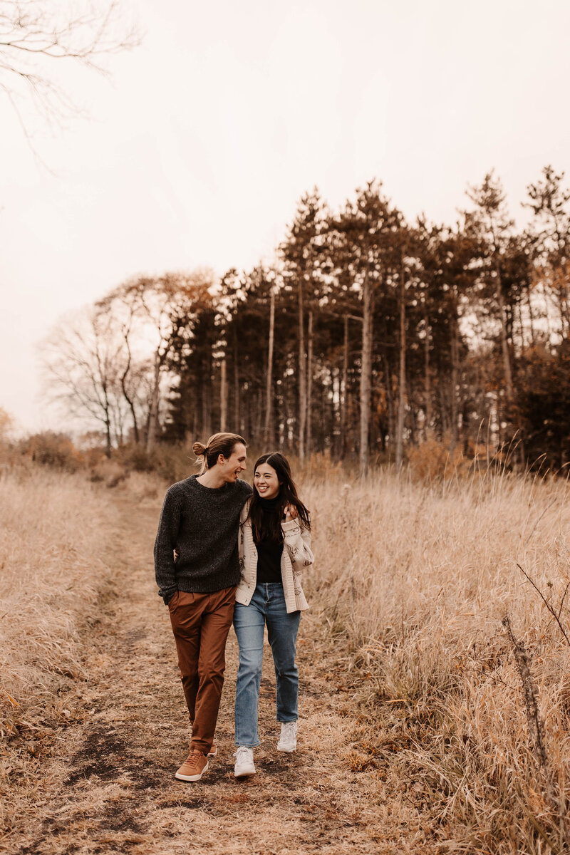 unique engagement photos for the outdoorsy couple