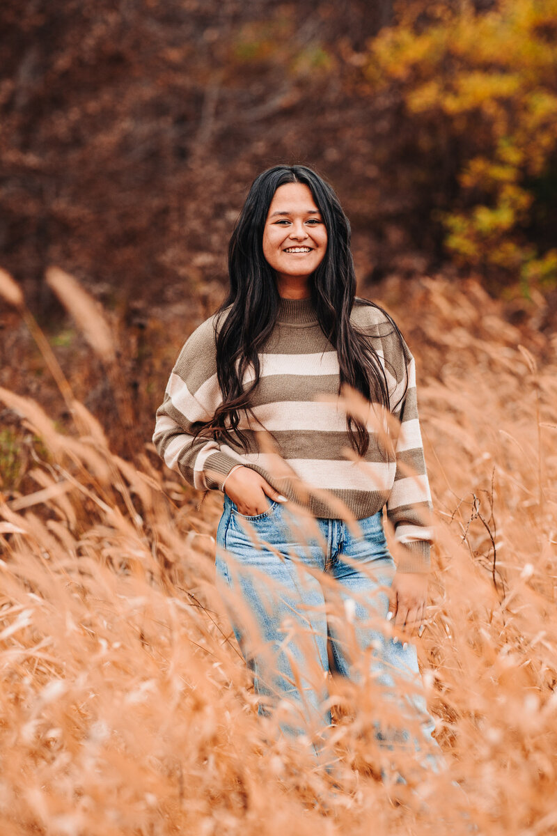 benton-wisconsin-senior-photographer-girl-pose-fall