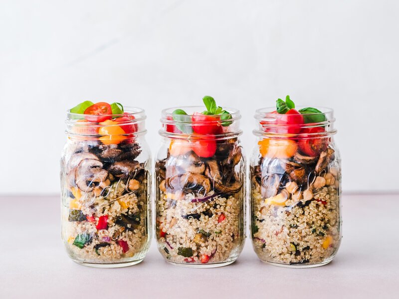 Salad jars with tomato, mushrooms, quinoa, and bell peppers