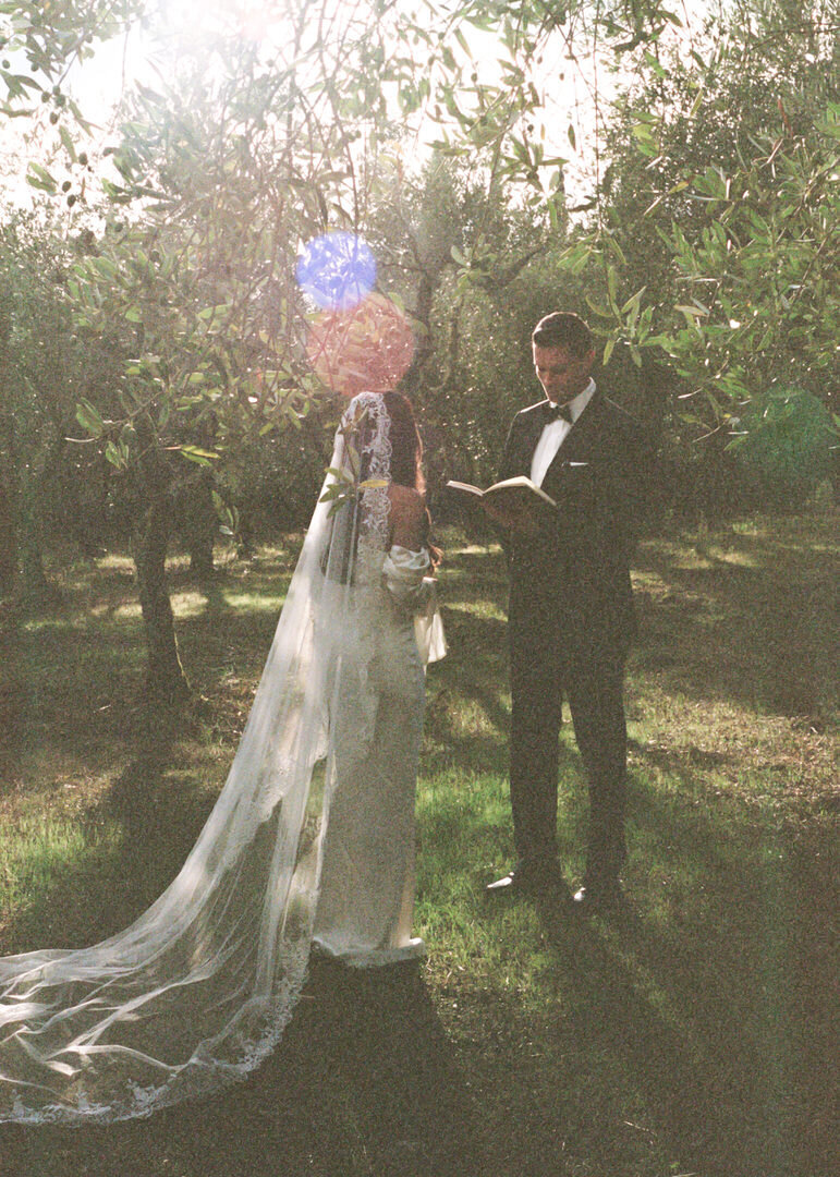 mimi-anthony-tuscany-farmhouse-leica-film-24