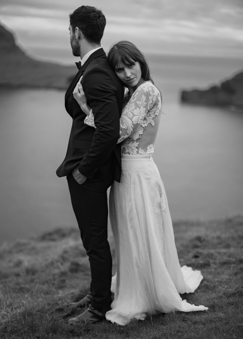 Adventure elopement in the Faroe Islands – first dance on cliffs above the ocean.