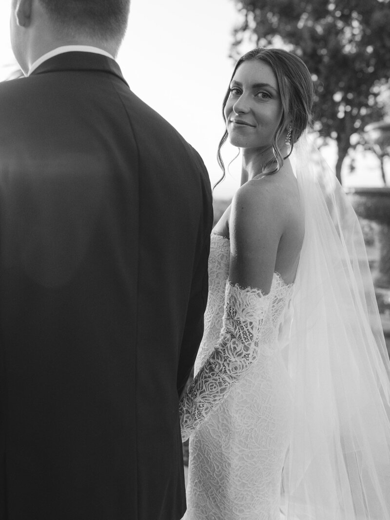 Autumn-Maximalist-Wedding-with-rich-tones-blue-velvet-draping-Ashley-Ludaescher-Photography-Vanessa-Noel-Events-0089