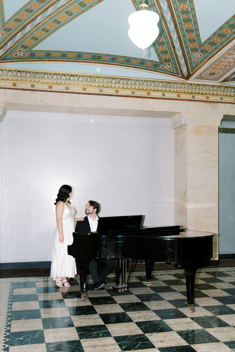 sarah-elizabeth-studio-ohio-wedding-photographer-cincinnati-noah-ally-engagement-session-sneak-peeks-14