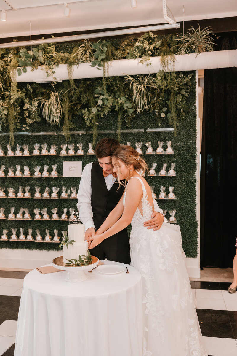 76-Katie & Phillip - Detroit Wedding Photographer - Mariah Kasten Photo
