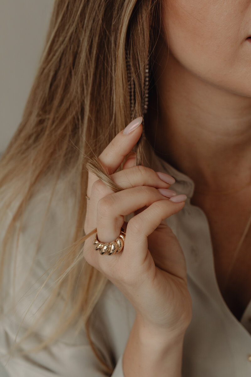kaboompics_details-of-gold-jewelry-beautiful-woman-wearing-a-tan-silk-shirt-28065