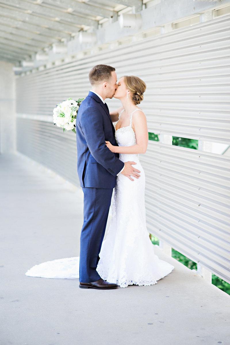 Mississippi Pearl Photography Midwest Iowa California A Hotel Vetro Iowa City Rooftop Wedding