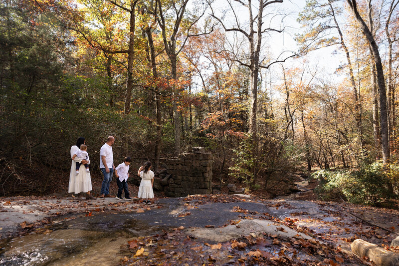 LightCreative_202411_FredericAranya_RaleighFallMiniSession_MillBridgeNaturePark_RaleighFamilyPhotographer_002_blog