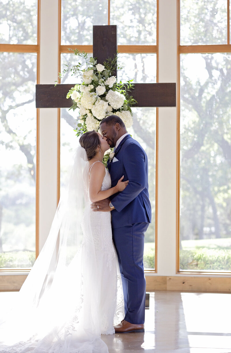 canyonwood ridge-robin rogers photography-bella by sara-dripping springs tx-hill country wedding