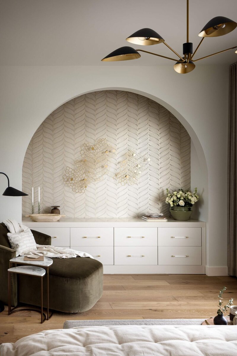 Arch built in feature with olive velvet chaise reading area and metallic leaf patterned wallpaper. 