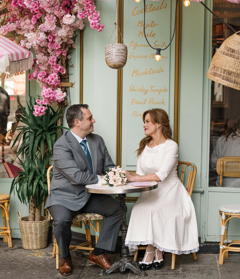 Happy couple enjoying a day in Paris