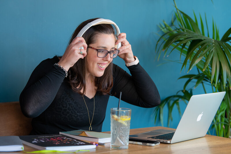 Natalie Setareh headphones in cafe