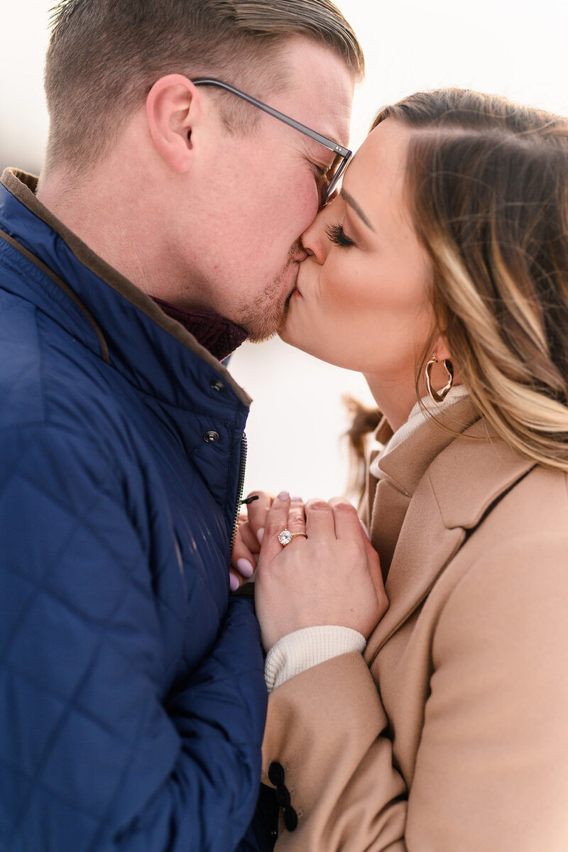carriage-house-lac-la-belle-engagement-winter-the-paper-elephant-0035