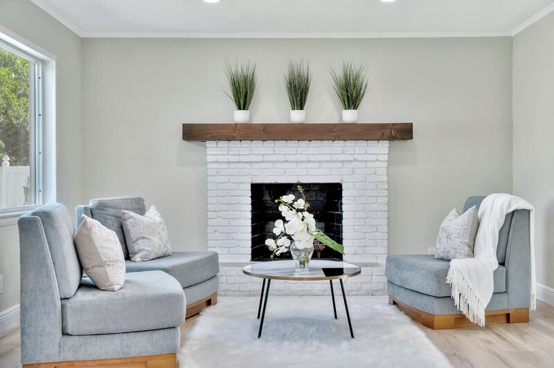 Salt & Shore Staging_Contemporary family room_Seminole Florida